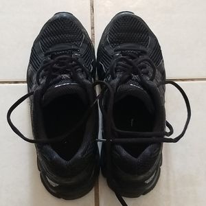 Black Asics GT-1000 Duomax size 9.5 Women's